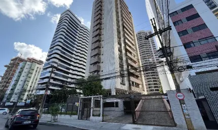 Apartamento Amplo com 115m²,  3 Quartos no Edifício Tatiana - Localização Privilegiada no Parnamirim