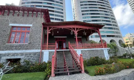 Edf Castelinho na Beira-Mar com 230m², 4 Suítes e 3 Vagas na Av. Boa Viagem