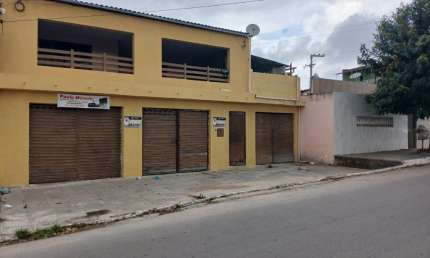 Casa ampla à venda de 378m² na avenida principal de Santo Amaro em Bezerros - PE