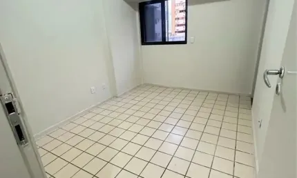 Apartamento Reformado e Desocupado em Excelente Localização – Boa Viagem