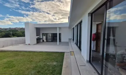 Casa no Alphaville Brennand | com 4 suítes |  270m² de área útil | 944m² total | Casa nova -