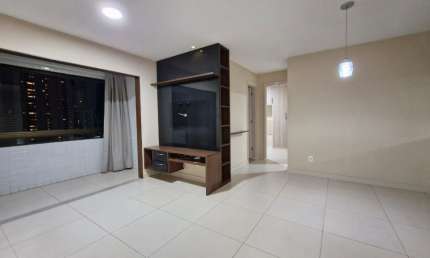 Apartamento na Madalena | 61m² | 2 quartos | REFORMADO | VARANDA | andar alto