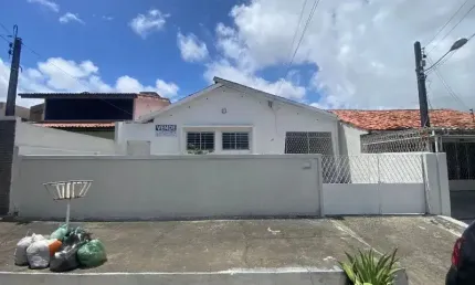Venda de Excelente Casa no Cajueiro – Parte Alta | Financiável! 4 quartos