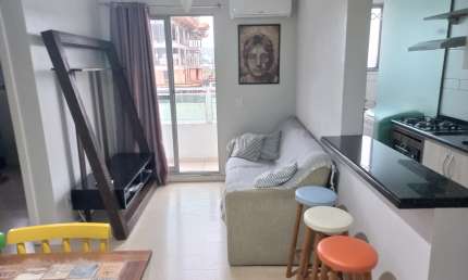 Oferta imperdível! Apartamento mobiliado de 2 quartos à venda, com ótima localização!