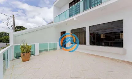 CASA NAS MERCÊS COM 380M2 DE ÁREA ÚTIL E 4 VAGAS DE GARAGEM