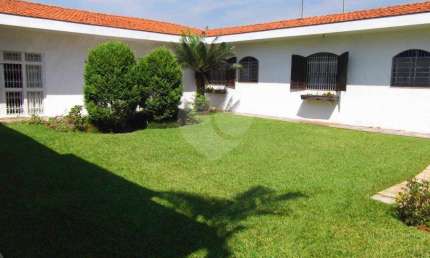 Casa térrea com 4 quartos à venda em Jardim Santa Helena - SP