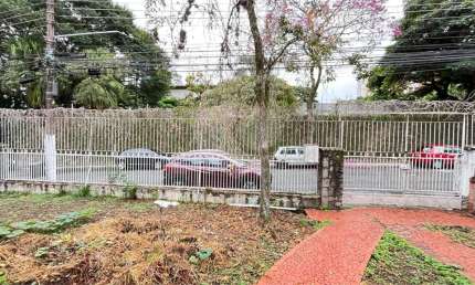 Casa térrea com 3 quartos à venda ou para locação em Santo Amaro - SP