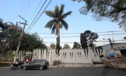 Casa térrea com 5 quartos à venda em Chácara Monte Alegre - SP