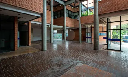 Prédio inteiro à venda ou para locação em Jardim Caravelas - SP
