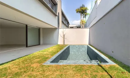 Condomínio com 4 quartos à venda em Campo Belo - SP
