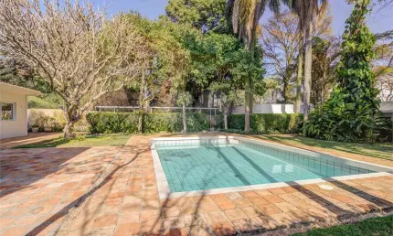 Casa térrea com 4 quartos à venda em Santo Amaro - SP