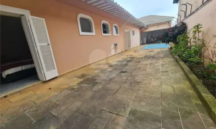 Casa térrea com 4 quartos à venda em Interlagos - SP