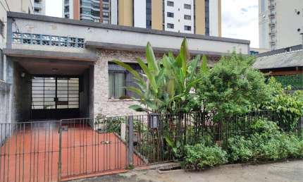 Casa térrea com 3 quartos à venda ou para locação em Indianópolis - SP