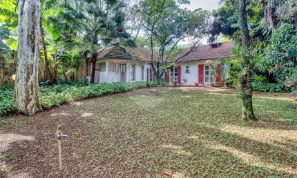 Casa com 8 quartos à venda na Rua São Benedito, Alto da Boa Vista, São Paulo