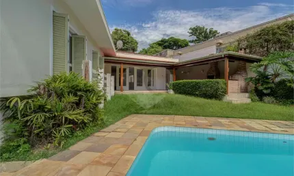 Casa térrea com 4 quartos à venda em Jardim Marajoara - SP