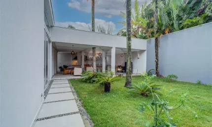 Casa térrea com 4 quartos à venda em Santo Amaro - SP