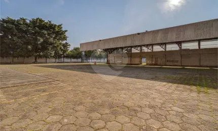 Prédio inteiro à venda ou para locação em Vila Socorro - SP