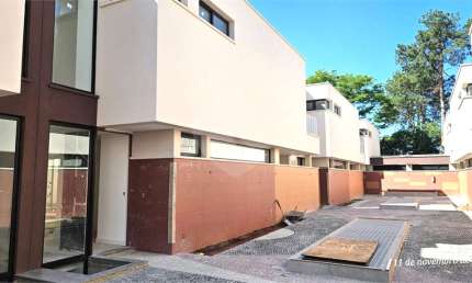 Condomínio com 4 quartos à venda em Jardim Cordeiro - SP