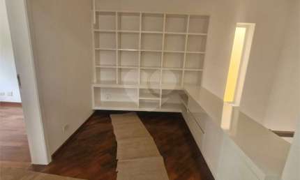 Condomínio com 4 quartos para locação em Jardim Cordeiro - SP