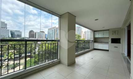Apartamento com 3 quartos para locação em Santo Amaro - SP