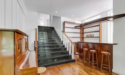 Casa de vila com 6 quartos para locação em Granja Julieta - SP
