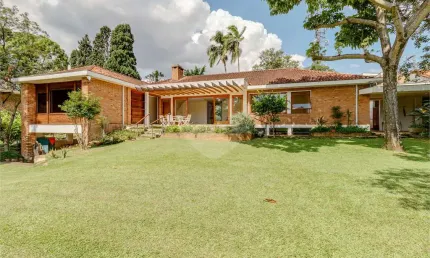 Casa térrea com 4 quartos à venda em Chácara Monte Alegre - SP