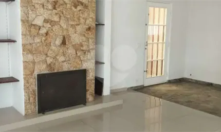 Casa térrea com 3 quartos à venda em Vila Anhangüera - SP
