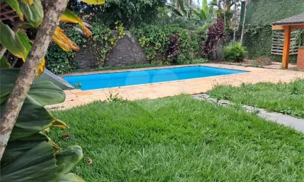 Sobrado com 4 quartos para locação em Interlagos - SP