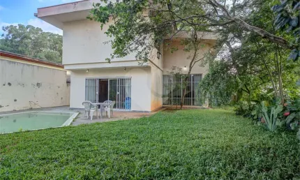 Casa com 4 quartos à venda em Jardim Marajoara - SP