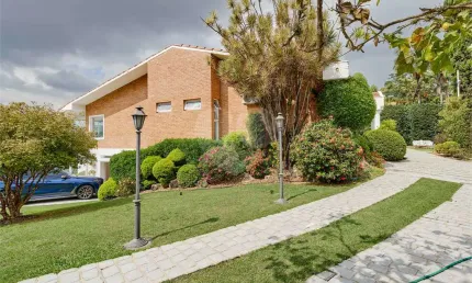 Casa térrea com 4 quartos à venda em Chácara Monte Alegre - SP