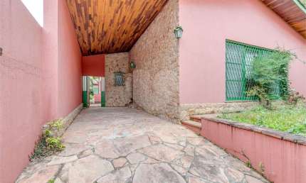Casa térrea com 3 quartos para locação em Granja Julieta - SP