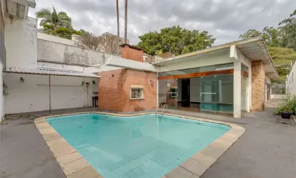 Casa térrea com 4 quartos à venda em Santo Amaro - SP