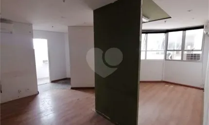 Sala comercial para alugar na Rua Barão de Jaguara, Cambuí, Campinas