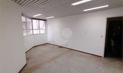 Sala comercial para alugar na Rua Barão de Jaguara, Cambuí, Campinas