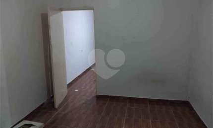 Sobrado com 6 quartos à venda em Jardim Vila Carrão - SP