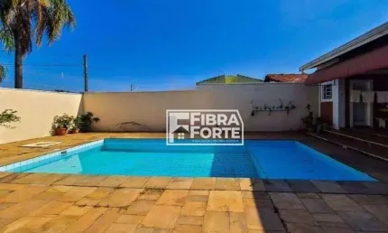 Casa térrea à venda no Jardim Aurélia  440 metros 4 quartos sendo 3 suites