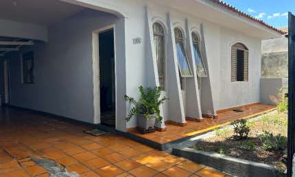 Casa e edícula à venda -  terreno inteiro com 360m² - localização privilegiada, atrás do Shopping Boulevard