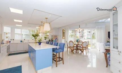 Casa Luxuosa com 3 suítes e  4 vagas à venda, 606 m² por R$ 8.000.000 - Batel - Curitiba/PR