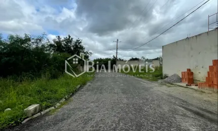 Totalmente plano e mede 8x15 em ótima localização na região de Campo Grande.