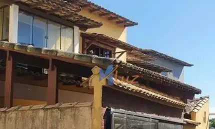 Excelente Oportunidade: Residência Duplex Beira-Mar em Vila com 04 Casas – Entre Barra de São João e Rio das Ostras