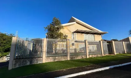 Sobrado com 3 dorms, Região do Lago, Cascavel - R$ 1.8 mi, Cod: 218