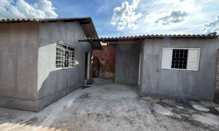 Casa para Locação em Marília, Núcleo Habitacional Nova Marília, 3 dormitórios, 1 suíte, 1 banheiro, 2 vagas