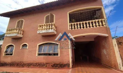 Sobrado com 4 dormitórios à venda, 288 m² por R$ 870.000,00 - Brasília - Londrina/PR
