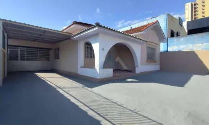 Casa com 3 dormitórios para alugar, 247 m² por R$ 2.600,01/mês - Vila Nova - Londrina/PR