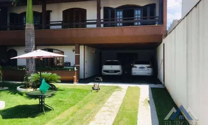 Sobrado com 3 dormitórios à venda, 264 m² por R$ 800.000,00 - Coliseu - Londrina/PR