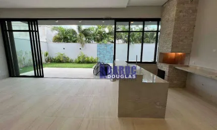 Casa com 04 suítes à venda com piscina e churrasqueira, terreno de 451m2 e área const de 440 m² por R$ 4.400.000 - Condomínio Villa Jardim - Cuiabá/MT