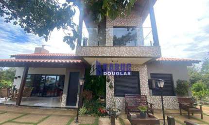 Vende-se Linda Casa com 03 quartos sendo 01 suíte no Condomínio Fechado Quintas do Brumado, 13km do centro da cidade de Chapada dos Guimarães.