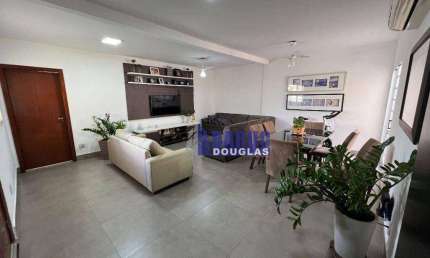 Vende-se Casa térrea e de esquina no Bairro Jd. Califórnia, com 3 quartos sendo 2 suítes, com piscina e churrasqueira.