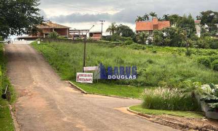 Vende-se ótimo terreno bem localizado na avenida principal no Morro dos Ventos. Terreno medindo 20 x 30 = 600m2
