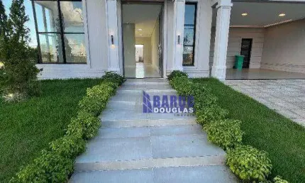 Vende-se linda e nova Casa TÉRREA com 03 suítes, com 226 metros no condomínio Florais da Mata, construída em terreno maior de esquina com 463 metros.